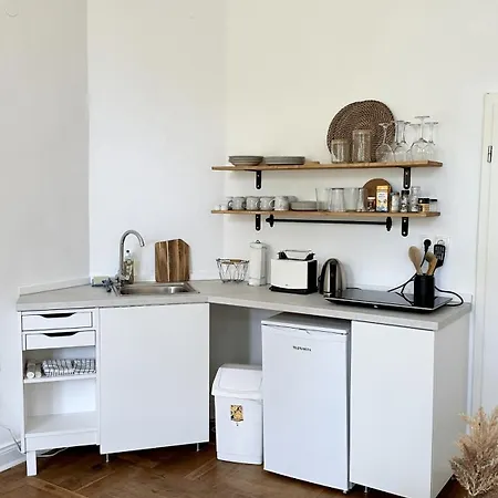 Frauenapartment Schoenes Mit Balkon Am Bergpark Wilhelmshoehe Apartment *