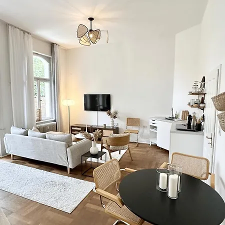 Frauenapartment Schoenes Mit Balkon Am Bergpark Wilhelmshoehe Apartment Kassel