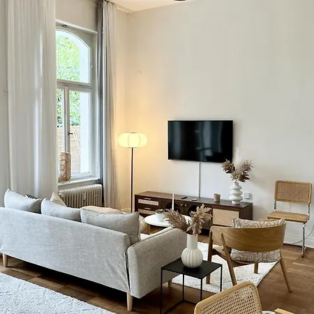 Frauenapartment Schoenes Mit Balkon Am Bergpark Wilhelmshoehe *