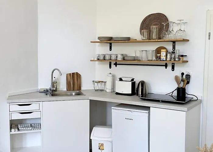 Frauenapartment Schoenes Mit Balkon Am Bergpark Wilhelmshoehe Apartman *