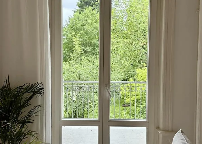 Apartment Frauenapartment Schoenes Mit Balkon Am Bergpark Wilhelmshoehe *