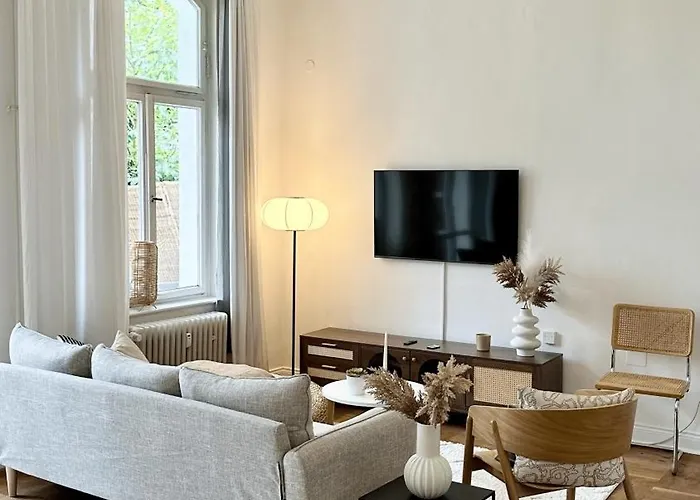 Frauenapartment Schoenes Mit Balkon Am Bergpark Wilhelmshoehe *